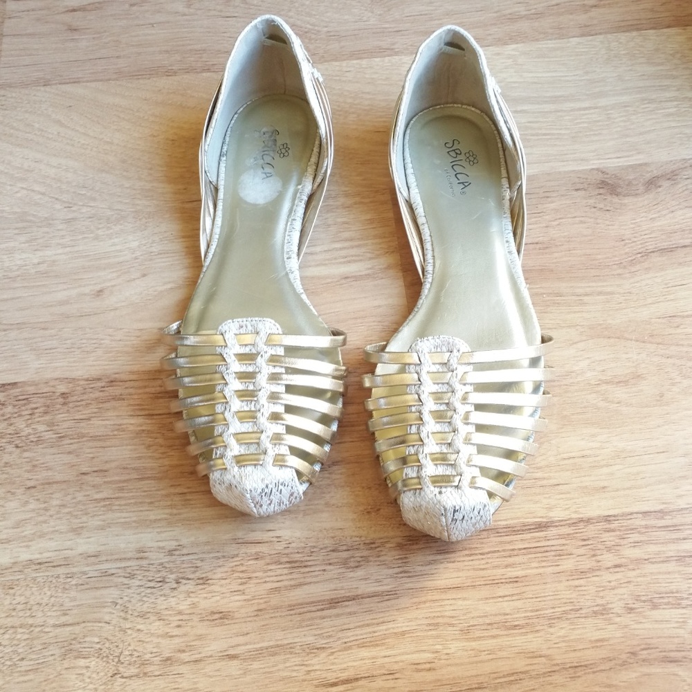 Sbicca Gold and white flats Ditzy
